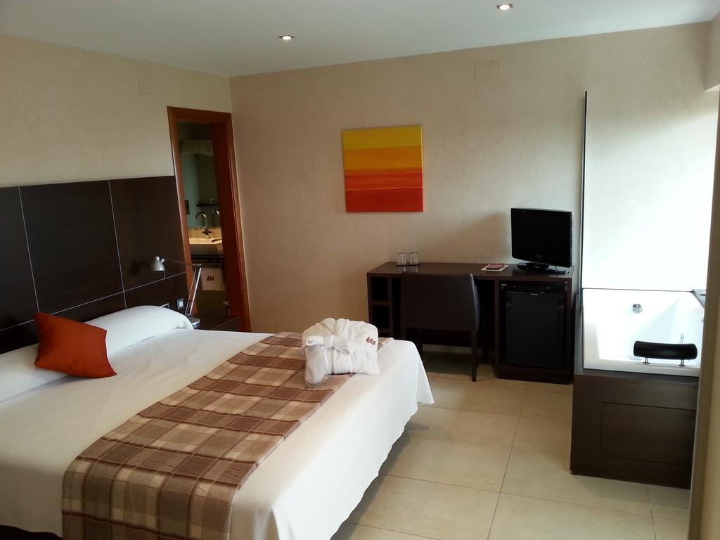 Montaltmar Hotel Sant Vicenc de Montalt Bagian luar foto